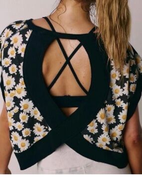 FREE PEOPLE Daisy Print Boxy Tank Top - Black & Blue! Criss cross back! NWT! L